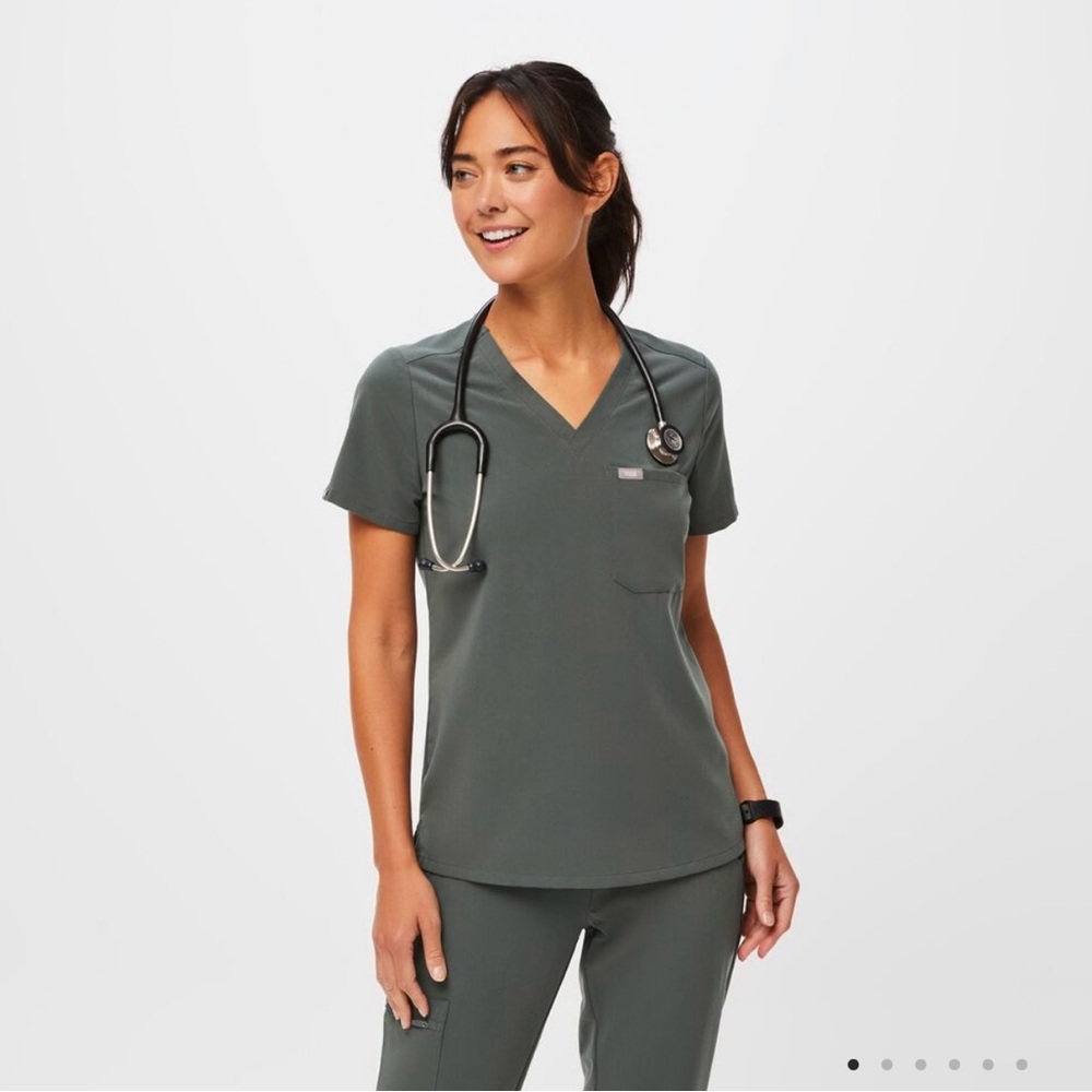FIGS Women’s Catarina scrub top